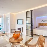 Puro Beach. Charming With Jacuzzi. Apartmán