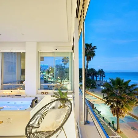 Puro Beach. Charming With Jacuzzi. * توريمولينوس